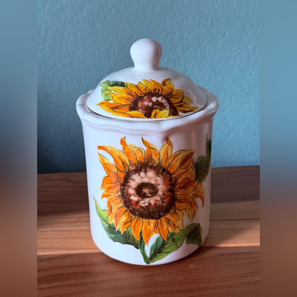 Maxcera Sunflower Ceramic Jar w/Lid & Silicone Seal 7.5x5” Kitchen Decor Storage